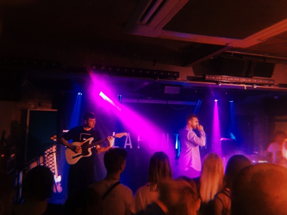 CF350384-A30A-4B38-864D-89D67F3D844C