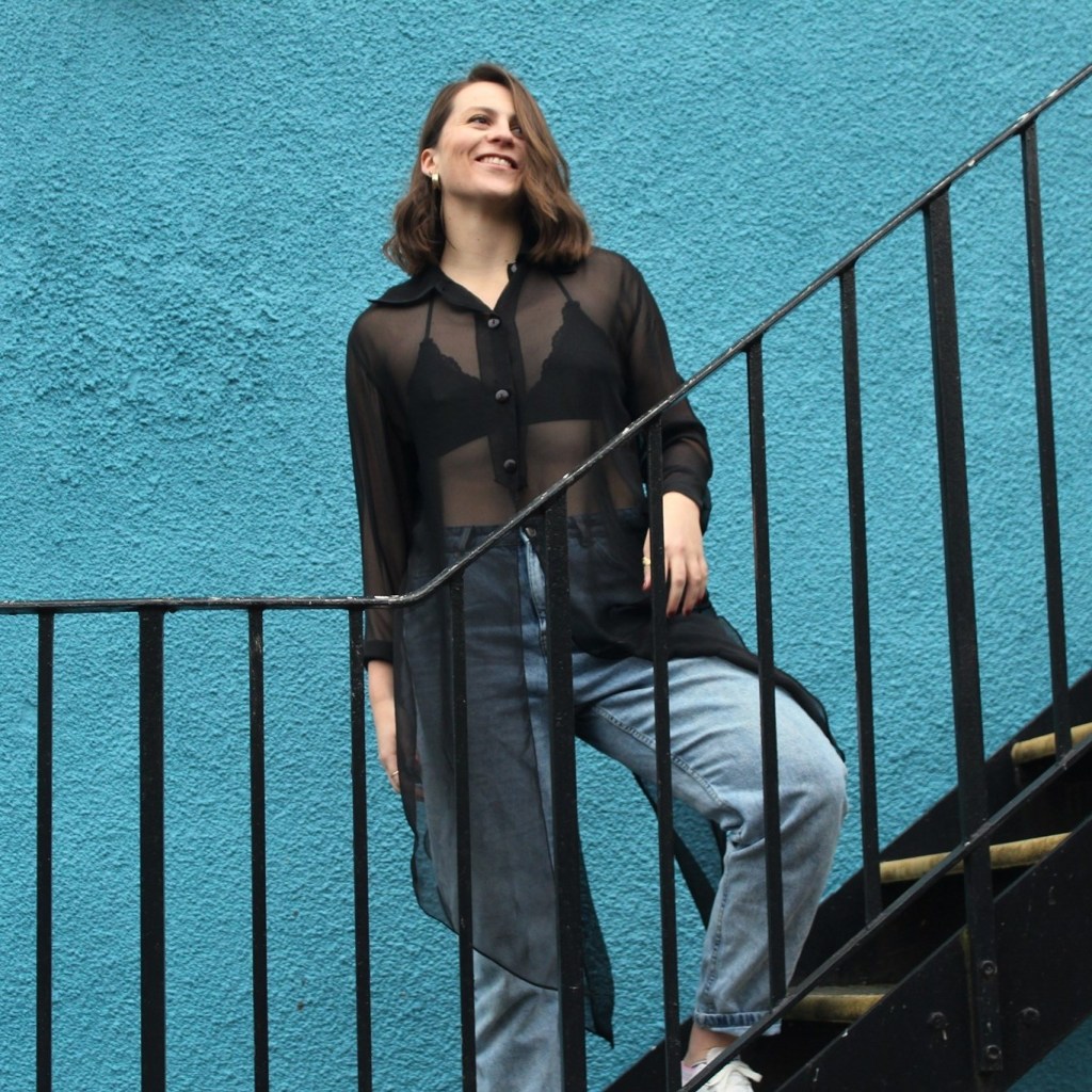 gaby-kettle-blue-record-weekly