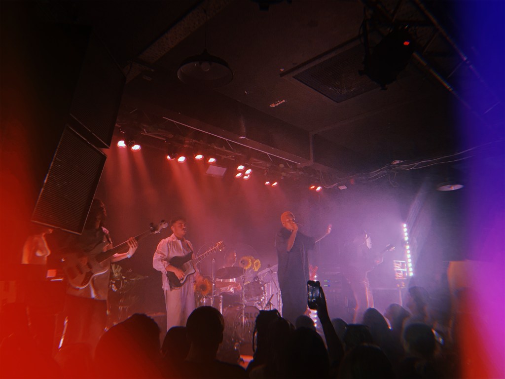 arlo-parks-gig-2021-record-weekly