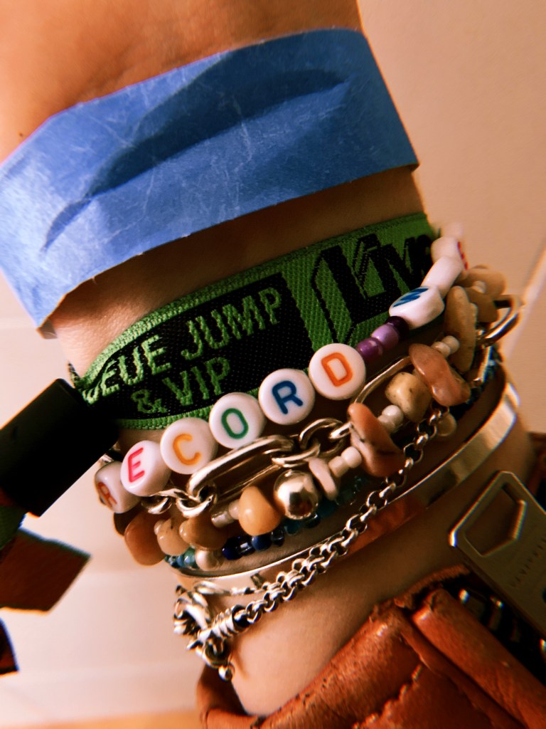 record-weekly-press-live-at-leeds-2021