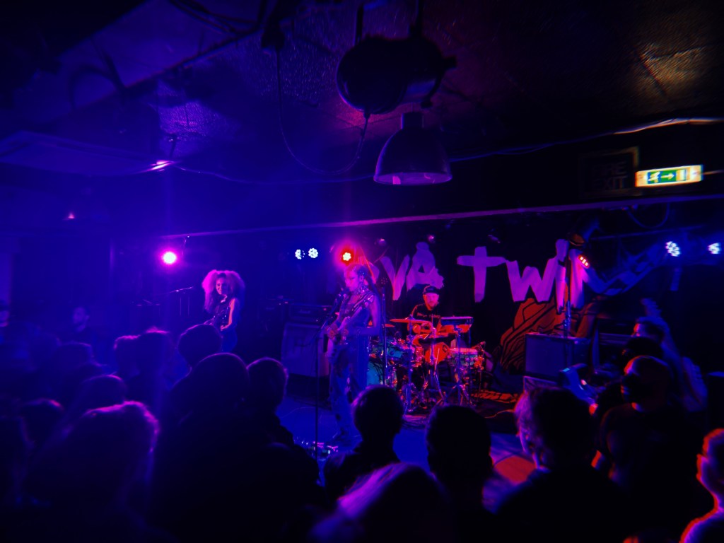 nova-twins-king-tuts-wah-wah-hut-2022-record-weekly