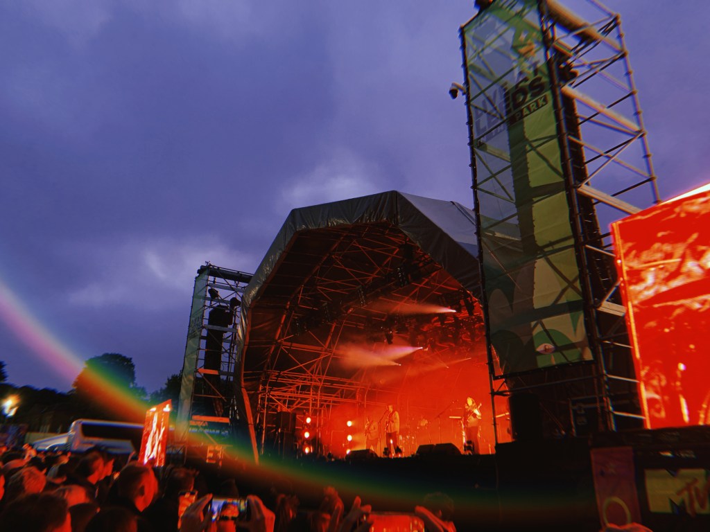 bombay-bicycle-club-live-at-leeds-in-the-park-record-weekly