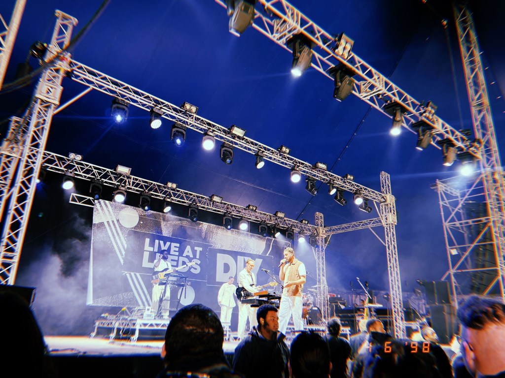 honne-live-at-leeds-in-the-park-record-weekly