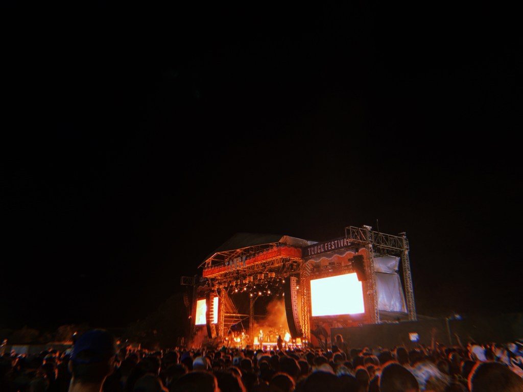 sam-fender-truck-festival-2022-record-weekly