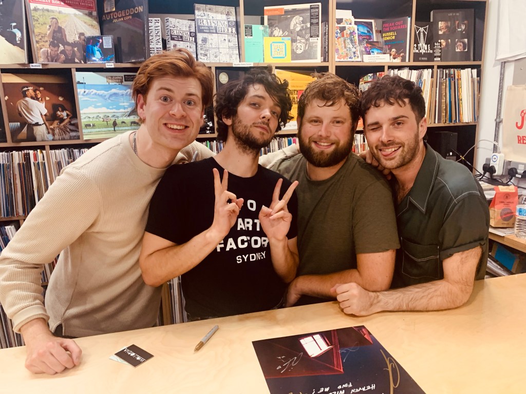 hwikihwfm-the-amazons-album-signing-record-weekly