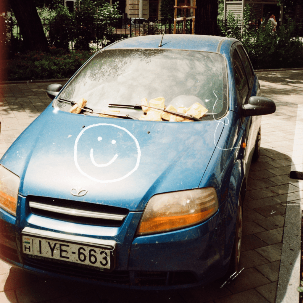 circles-white-novels-record-weekly