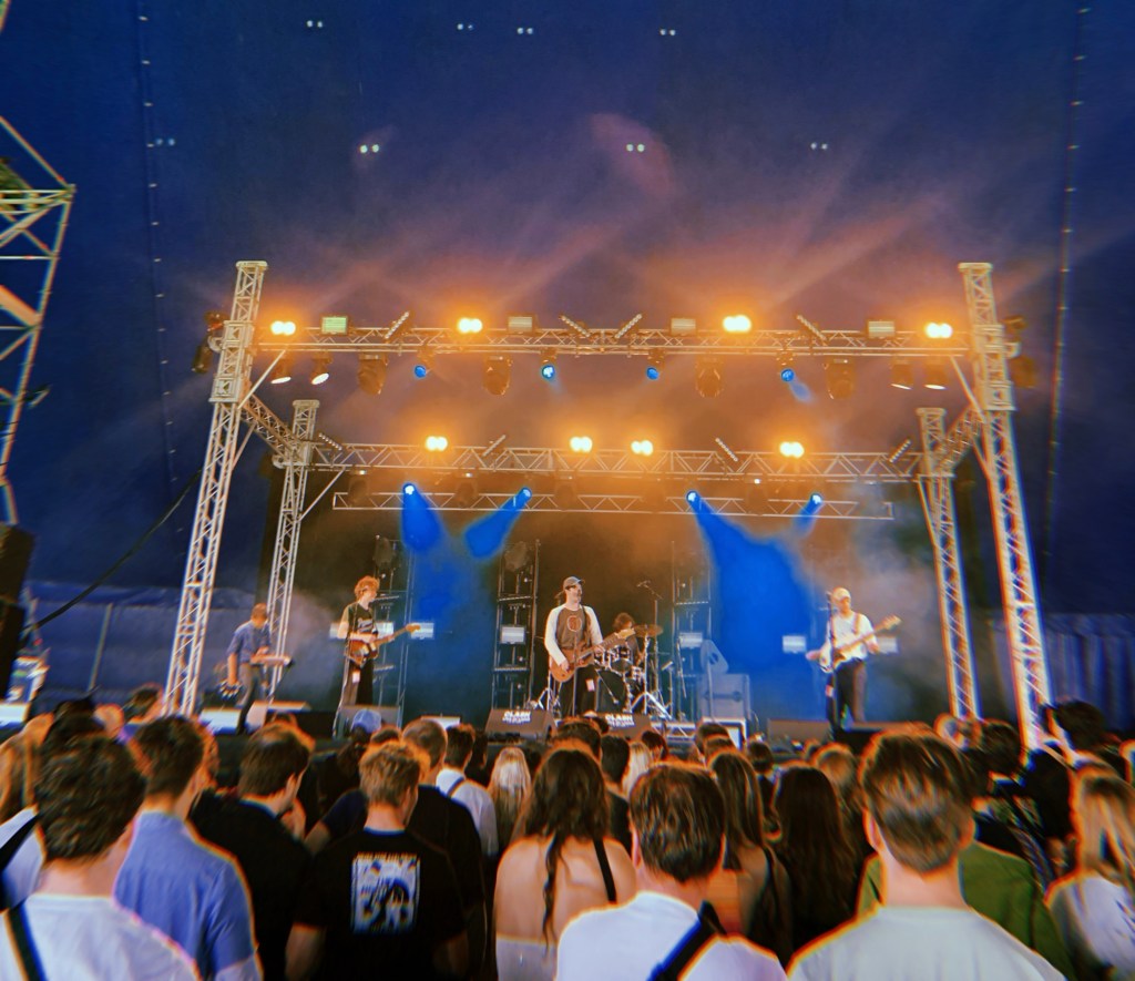 courting-live-at-leeds-in-the-park-2024-review-record-weekly