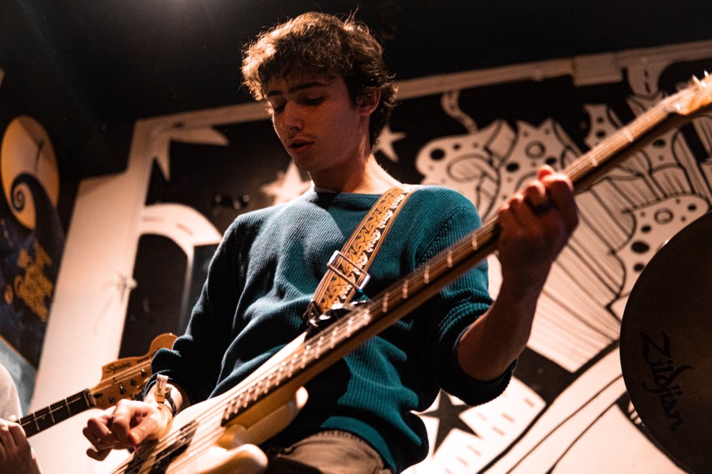 indoor-foxes-live-at-leeds-2024-record-weekly