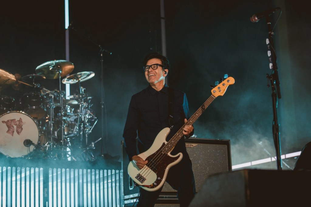 bass-deftones-the-piece-hall-halifax-record-weekly