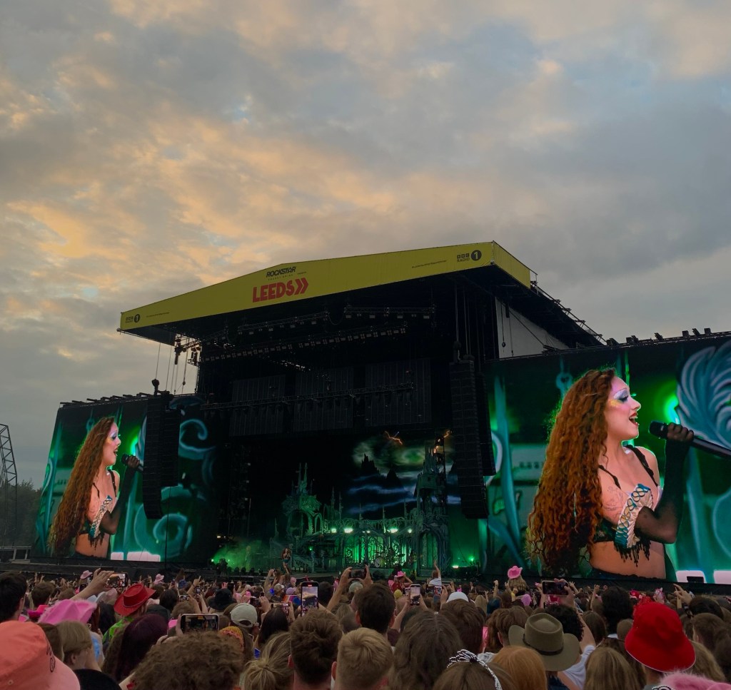 chappell-roan-leeds-festival-2025-record-weekly