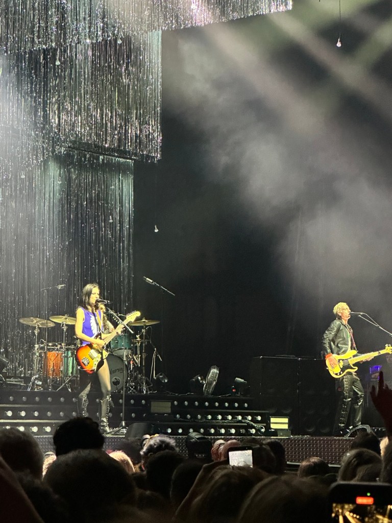 wolf-alice-first-direct-arena-december-2025-record-weekly