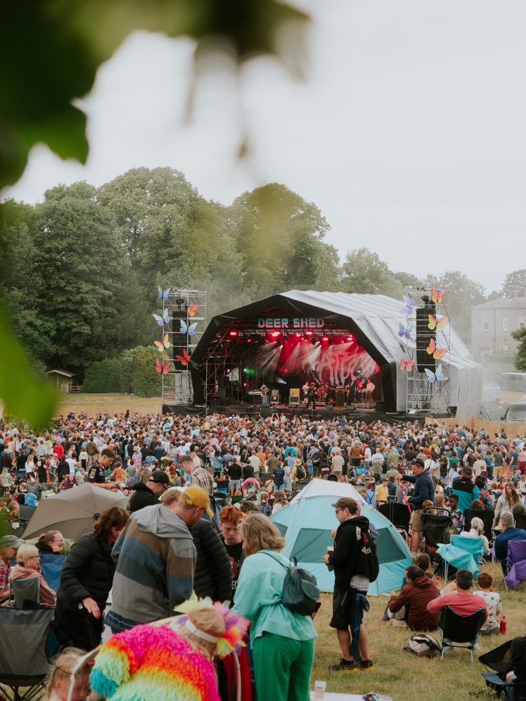 fat-dog-crowd-deer-shed-festival-2026-record-weekly